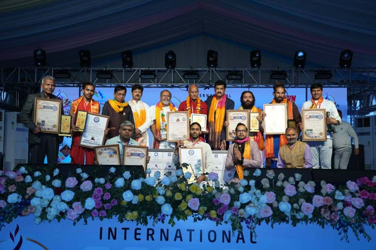 Closing satsang, evening lamp lighting